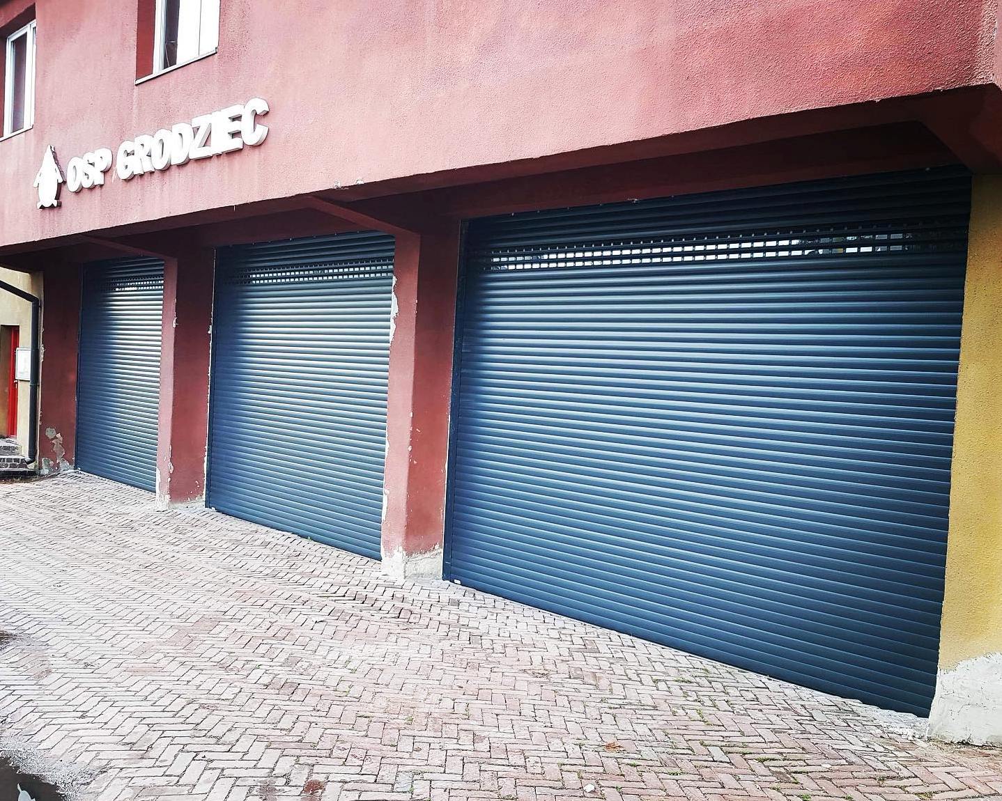 potrójna brama w straży pożarnej