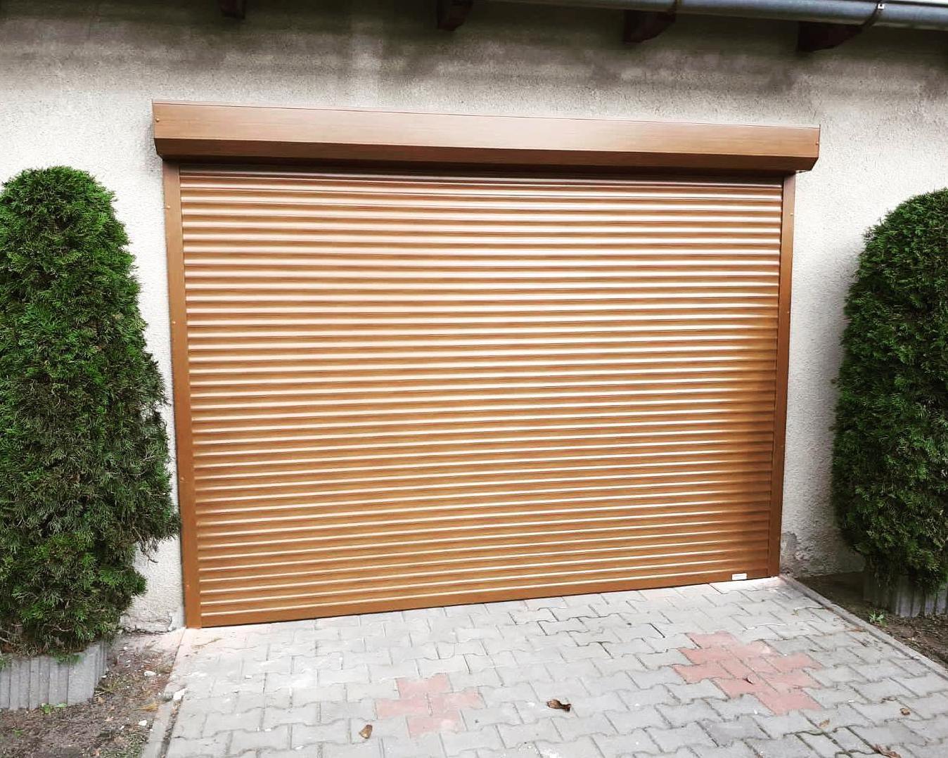 brązowa brama garażowa