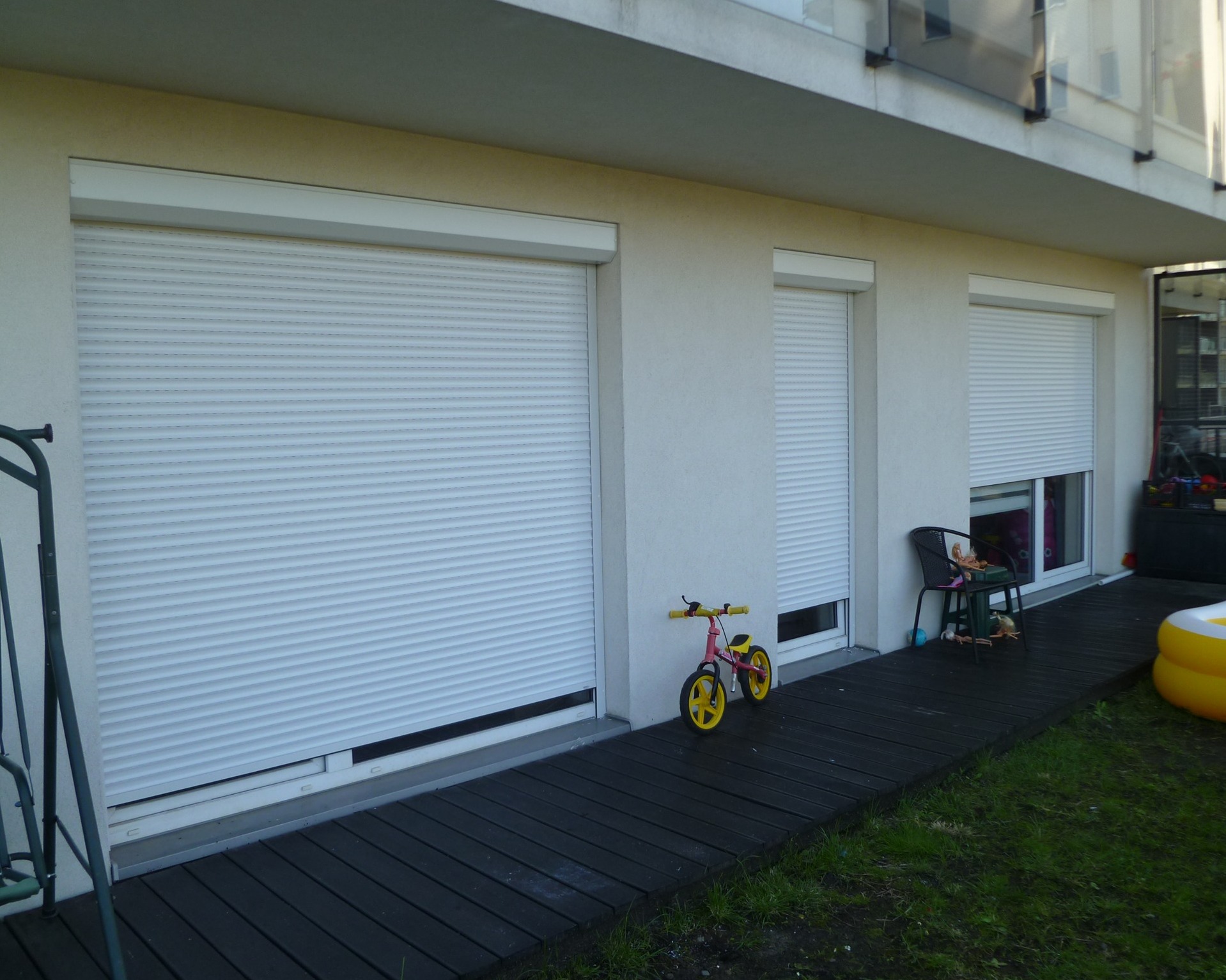 biała roleta antywlamaniowa