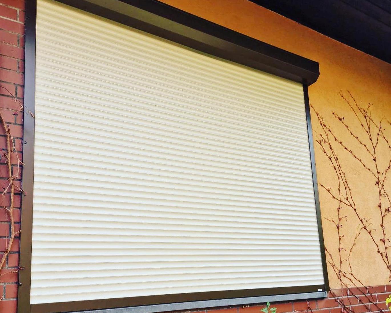 biało brązowa roleta