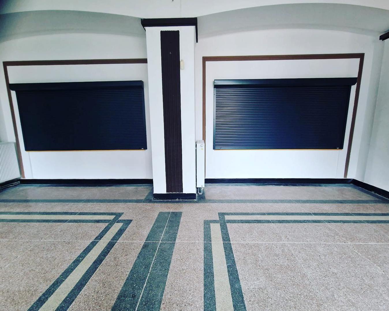 zamontowane wewnątrz rolety natynkowe