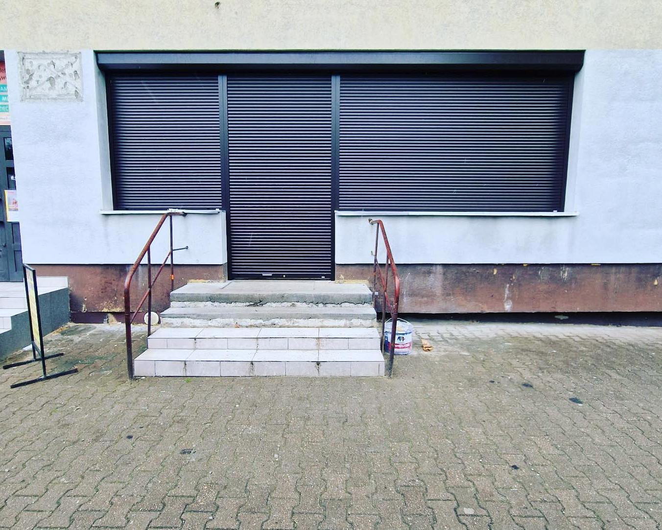 zabezpieczenie sklepu roletami